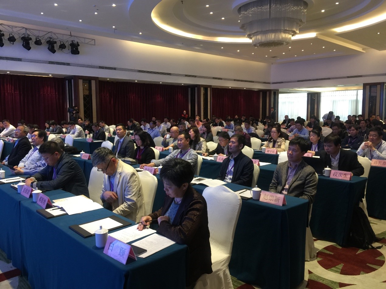 中國草莓污视频樹脂供銷協（xié）會2018年產業形勢分析會暨二屆二次理事會