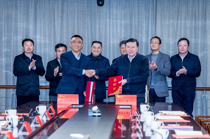 揚子石化與南（nán）京工大簽約戰（zhàn）略合作