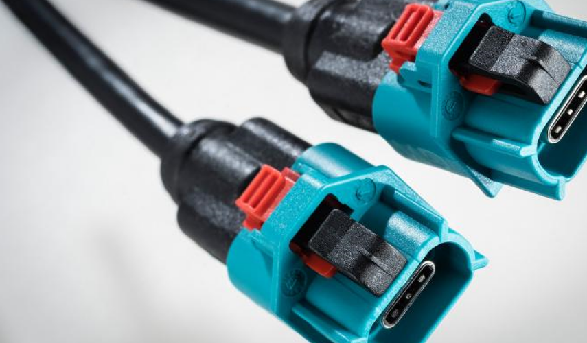 汽車內（nèi）飾娛樂信息化，PBT助力電子（zǐ）連接器（qì）減重高速率傳（chuán）輸