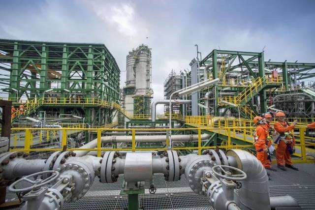 新鳳鳴全資孫公司獨山能源年產30萬噸（dūn）智能化、功能性差別化聚酯纖維項目投產