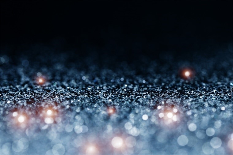 科學家僅利用太陽光，成功將塑料（liào）降解